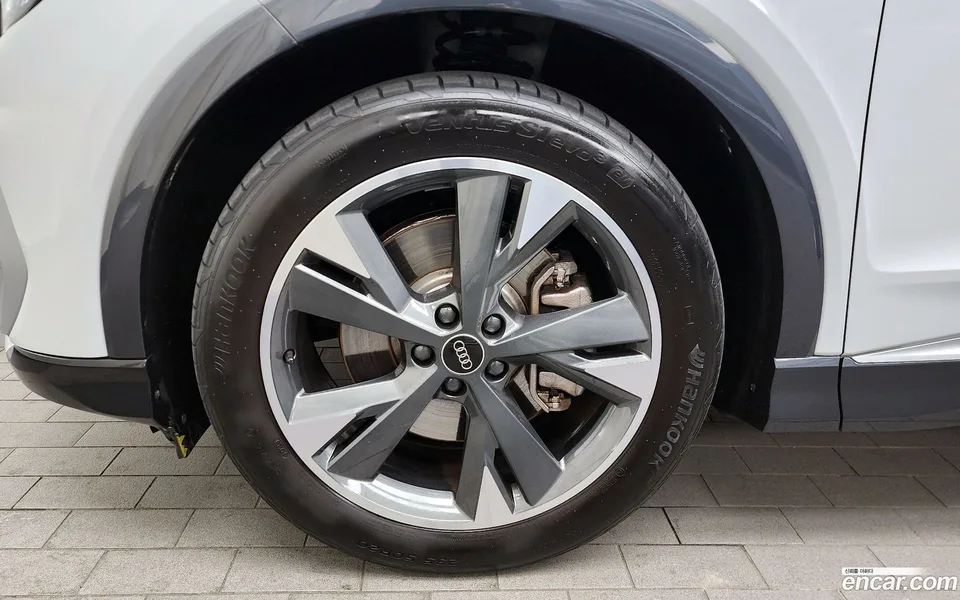 Audi Q4 e-tron 40 2023 — миниатюра 5