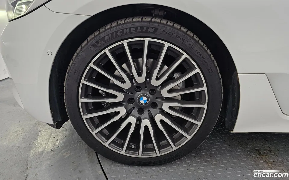 BMW 6 Series GT 620d 2022 — миниатюра 2