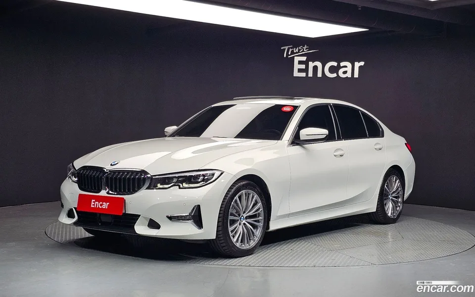 BMW 3 Series 320i 2022 — фото 1, купить с доставкой в Москву