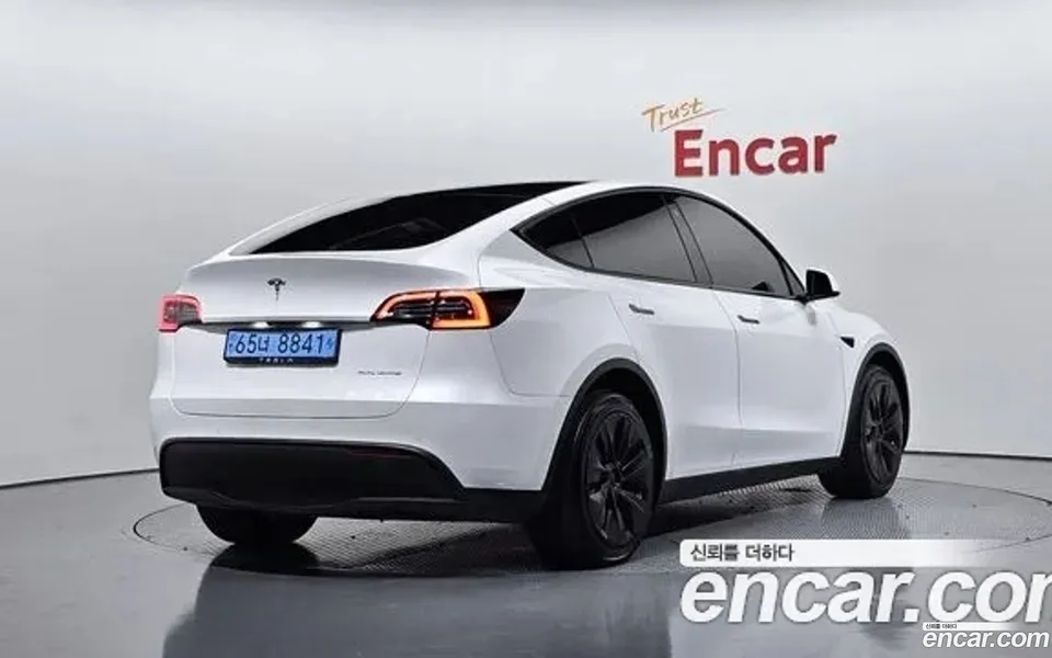 Tesla Model Y AWD 2022 — миниатюра 2