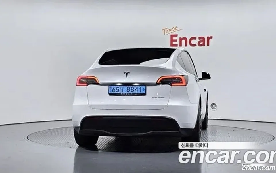 Tesla Model Y AWD 2022 — миниатюра 4