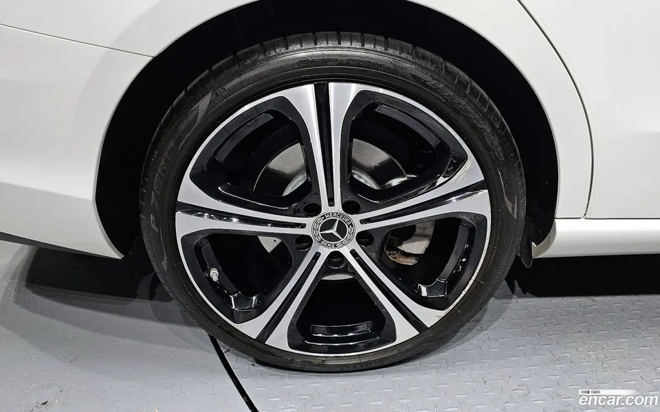 Mercedes-Benz C-Class C300 4MATIC 2023 — миниатюра 2