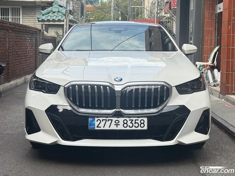 BMW 5 Series 520i M 2025 — фото 1, купить с доставкой в Москву
