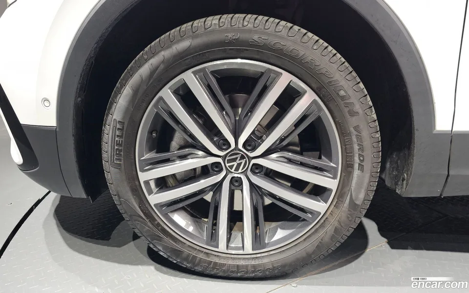 Volkswagen Tiguan Allspace 2.0 TSI 2023 — миниатюра 2