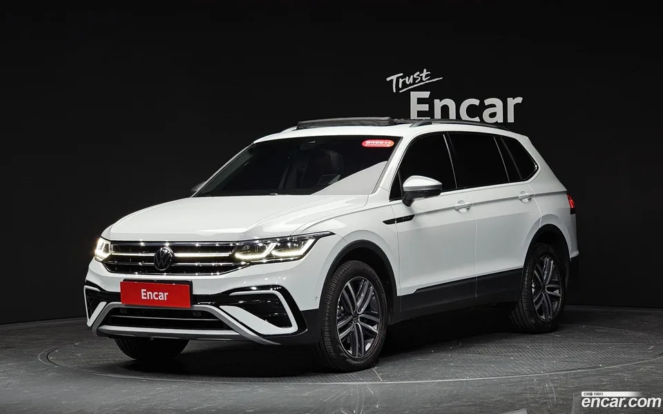 Volkswagen Tiguan Allspace 2.0 TSI 2023 — фото 1, купить с доставкой в Москву