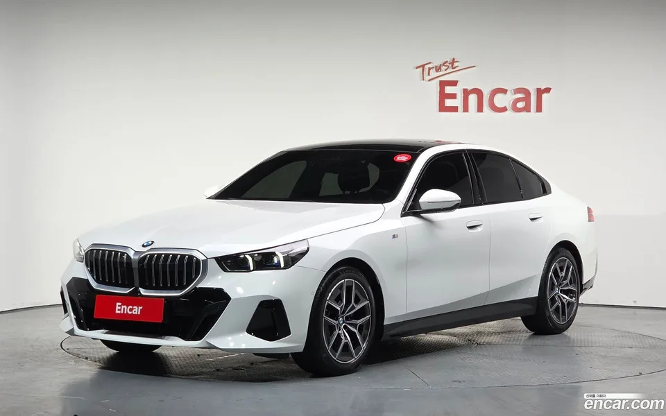 BMW 5 Series 520i M 2024 — фото 1, купить с доставкой в Москву