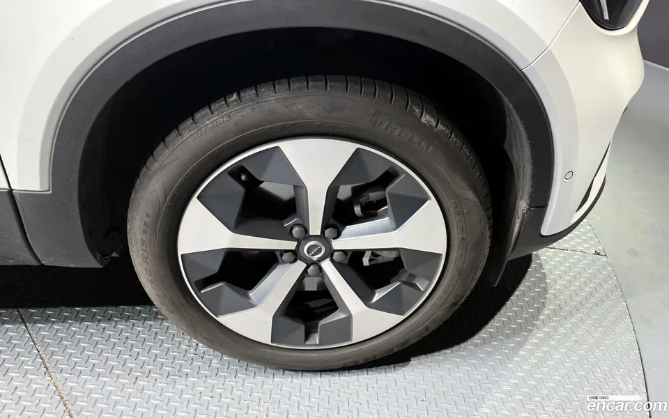 Volvo XC40 B4 2024 — миниатюра 2