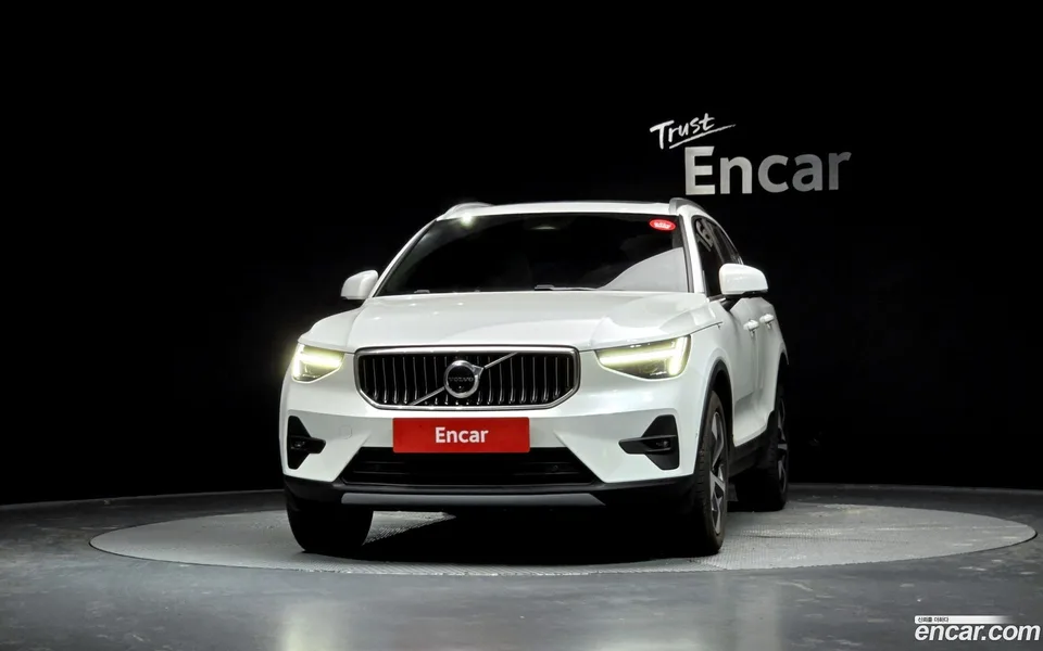Volvo XC40 B4 2024 — миниатюра 3