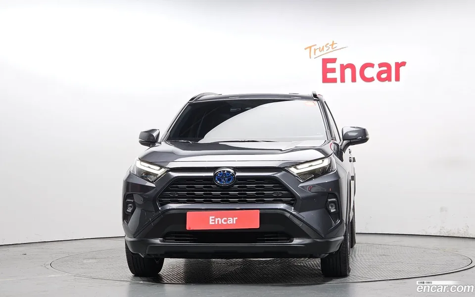 Toyota RAV4 2.5 2WD XLE 2024 — миниатюра 3