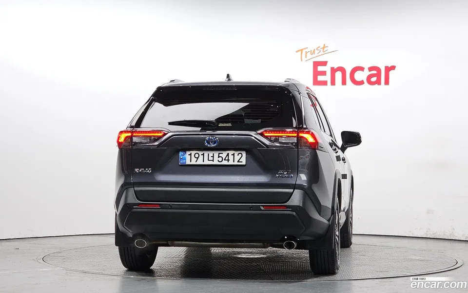 Toyota RAV4 2.5 2WD XLE 2024 — миниатюра 4