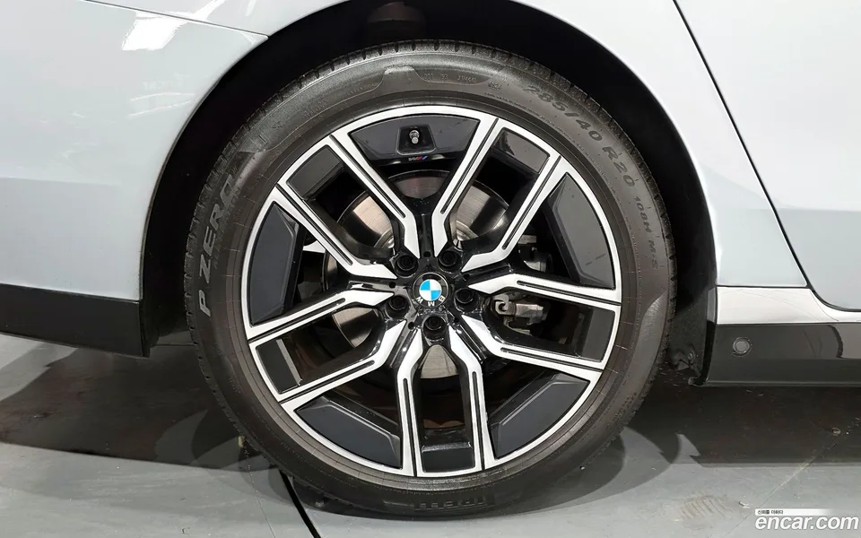 BMW 7 Series 740i sDrive M 2023 — миниатюра 5