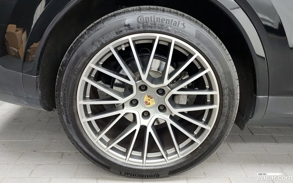 Porsche Cayenne 3.0 2023 — миниатюра 2