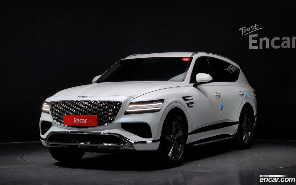 Genesis GV80 2.5T 2WD 2023 — фото 1, купить с доставкой в Москву