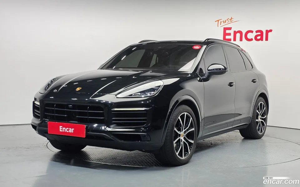 Porsche Cayenne 3.0 2023 — фото 1, купить с доставкой в Москву
