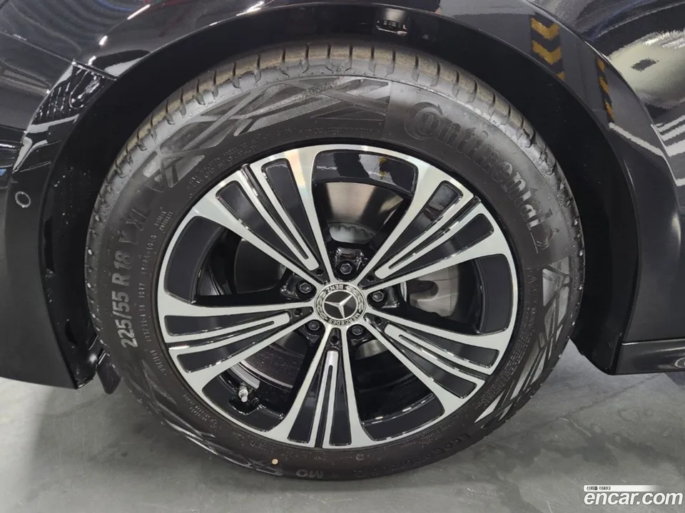 Mercedes-Benz E-Class E200 2025 — миниатюра 2