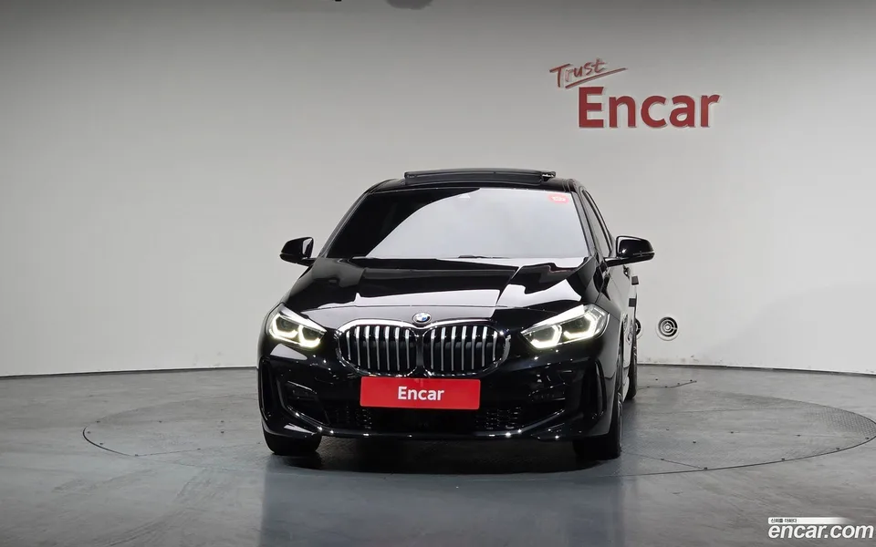 BMW 1 Series 120i M 2023 — thumbnail 3