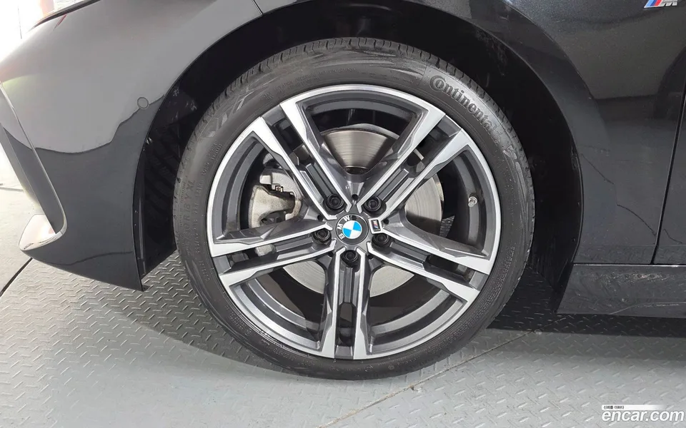 BMW 1 Series 120i M 2023 — thumbnail 5