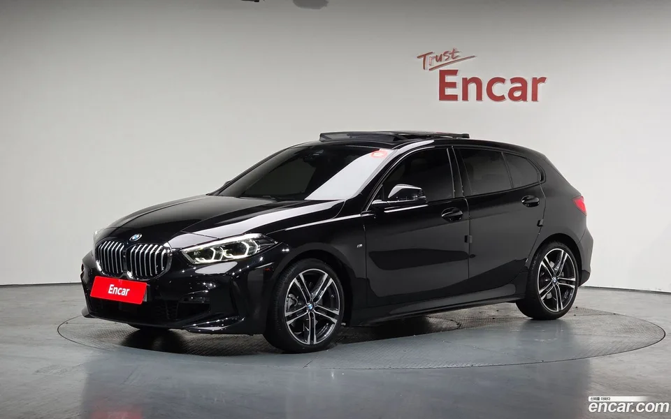 BMW 1 Series 120i M 2023 — photo 1, buy with delivery to Moscow