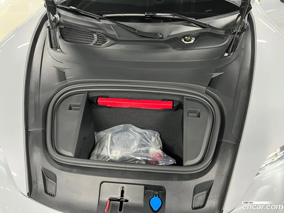 Porsche Taycan 4S 2023 — миниатюра 2
