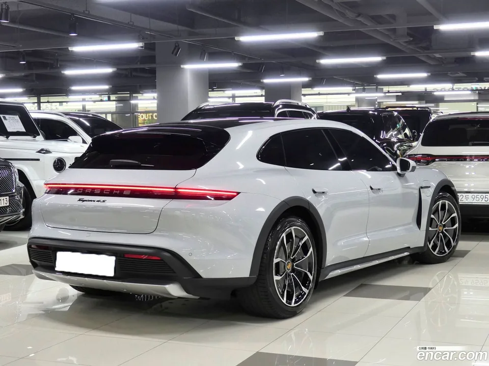 Porsche Taycan 4S 2023 — миниатюра 3