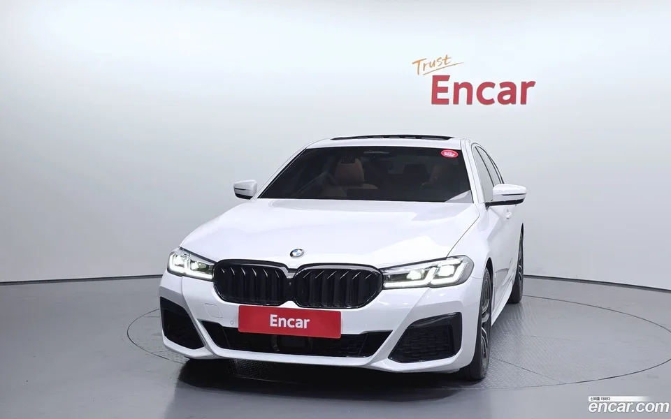 BMW 5 Series 520i M 2023 — thumbnail 3