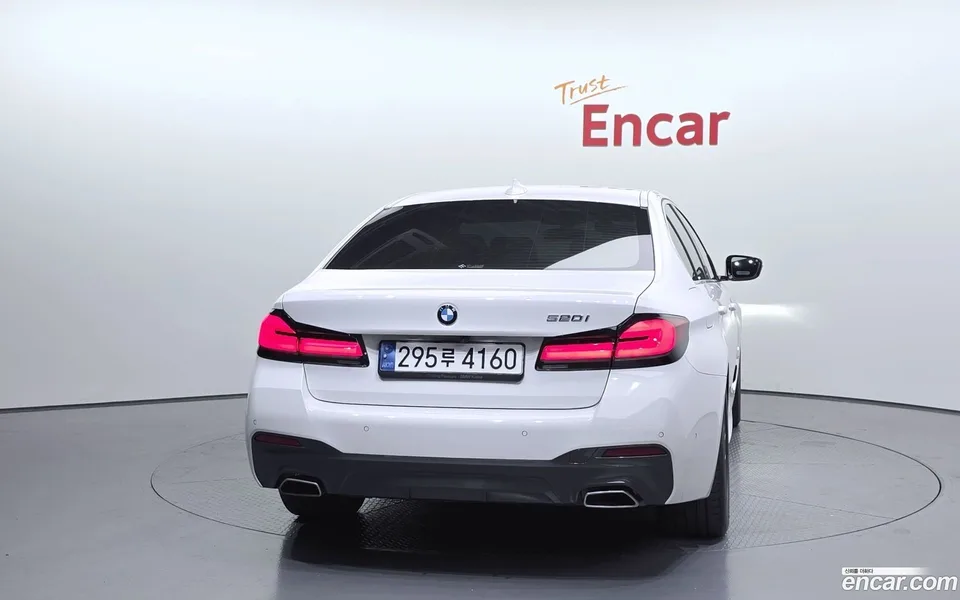 BMW 5 Series 520i M 2023 — thumbnail 4