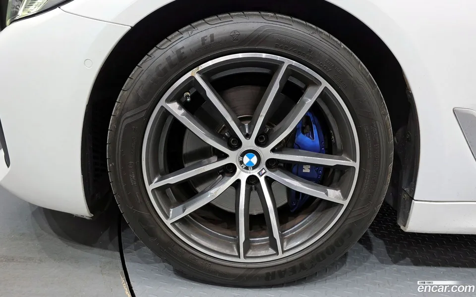 BMW 5 Series 520i M 2023 — thumbnail 5