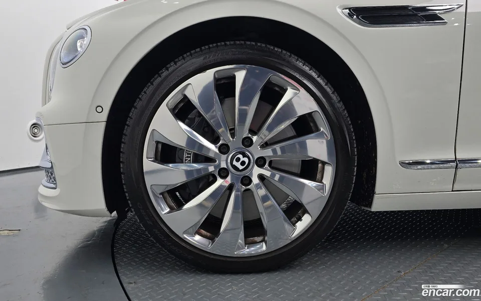 Bentley Flying Spur 4.0 2022 — миниатюра 5