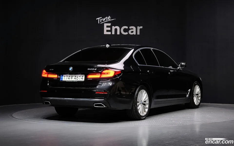 BMW 5 Series 523d xDrive 2022 — фото 1, купить с доставкой в Москву