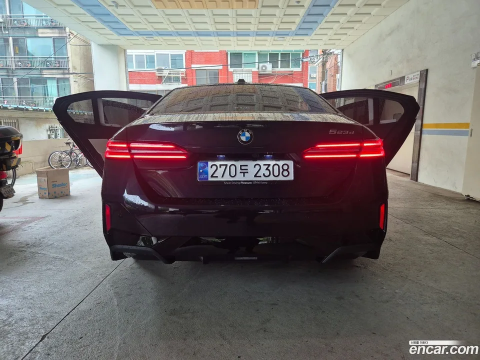 BMW 5 Series 523d M 2025 — миниатюра 2