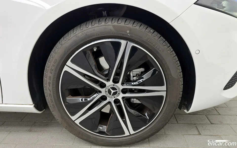 Mercedes-Benz A-Class A220 2025 — миниатюра 5