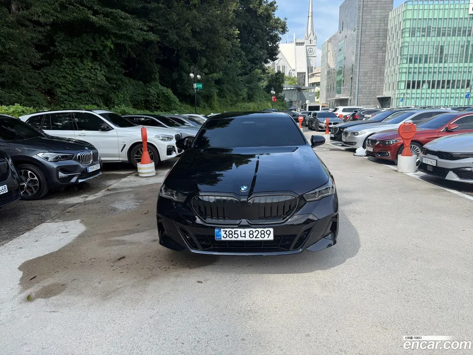 BMW 5 Series 520i M 2025 — фото 1, купить с доставкой в Москву