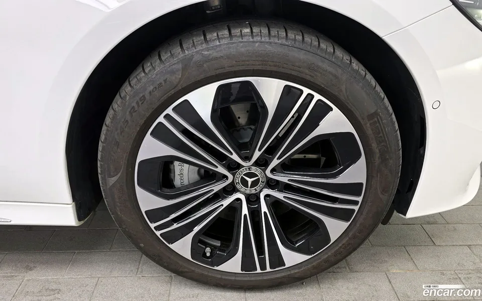 Mercedes-Benz E-Class E350e 4MATIC 2025 — миниатюра 2
