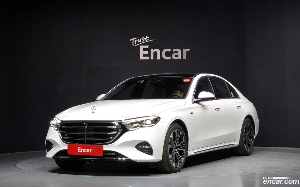 Mercedes-Benz E-Class E350e 4MATIC 2025 — фото 1, купить с доставкой в Москву