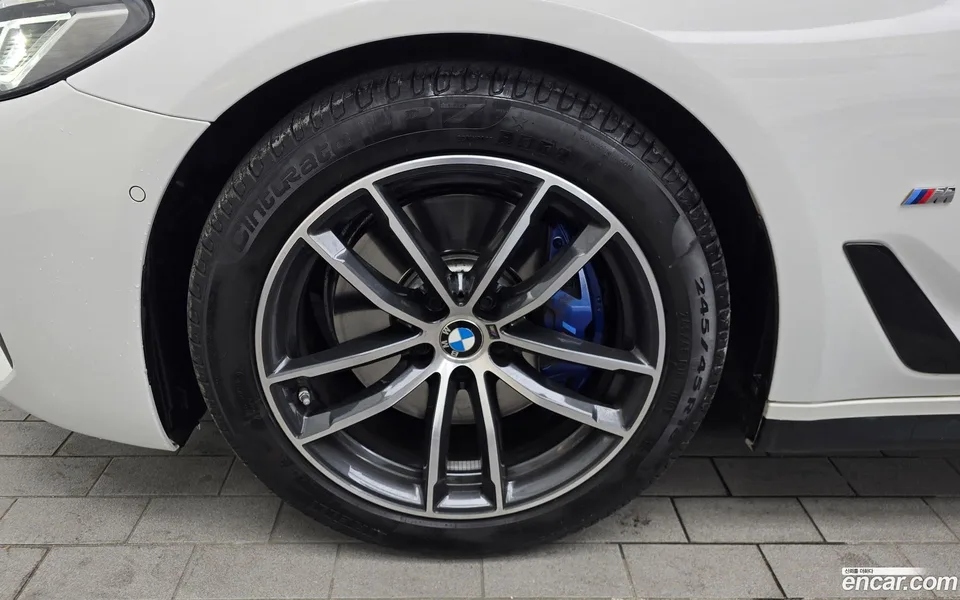 BMW 5 Series 520i M 2022 — миниатюра 2