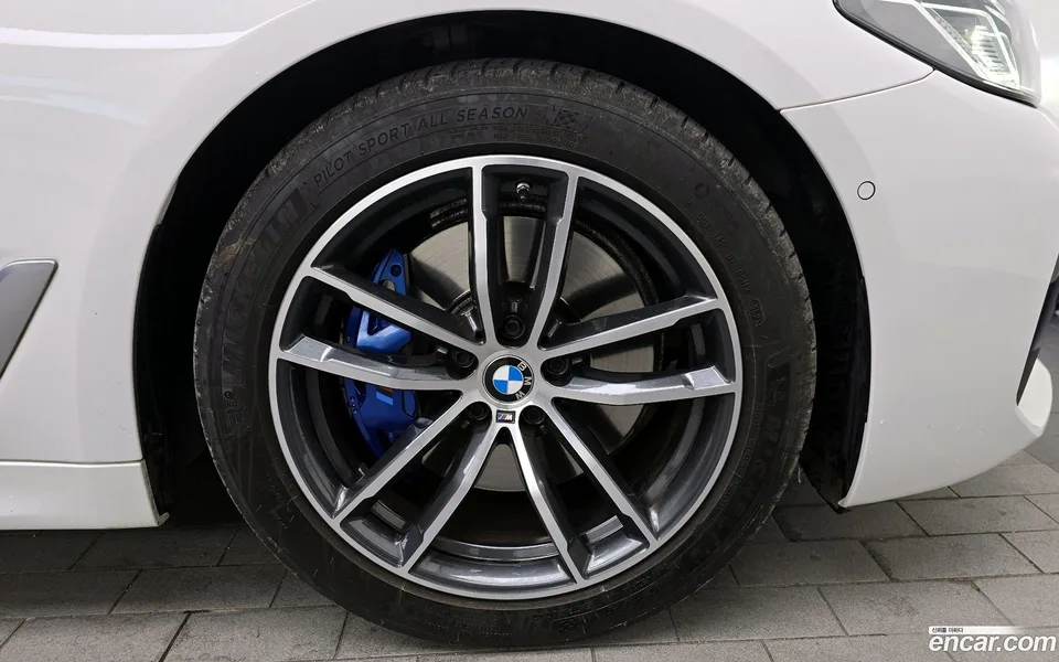BMW 5 Series 520i M 2023 — миниатюра 2