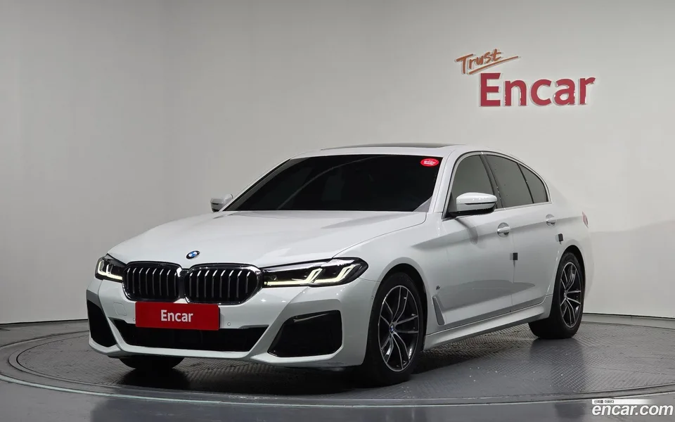 BMW 5 Series 520i M 2023 — фото 1, купить с доставкой в Москву