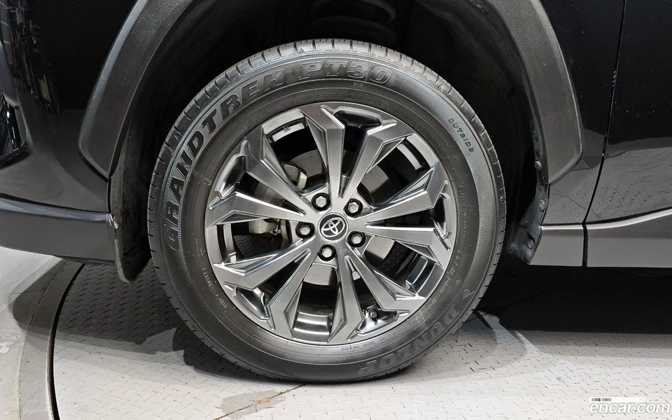 Toyota RAV4 2.5 2WD XLE 2023 — миниатюра 2