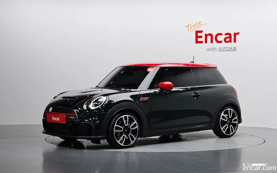 MINI Cooper S JCW 2023 — фото 1, купить с доставкой в Москву