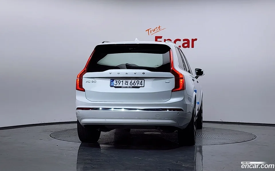 Volvo XC90 T8 2023 — миниатюра 4