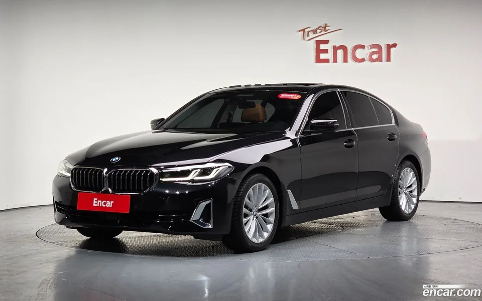 BMW 5 Series 520i 2023 — фото 1, купить с доставкой в Москву