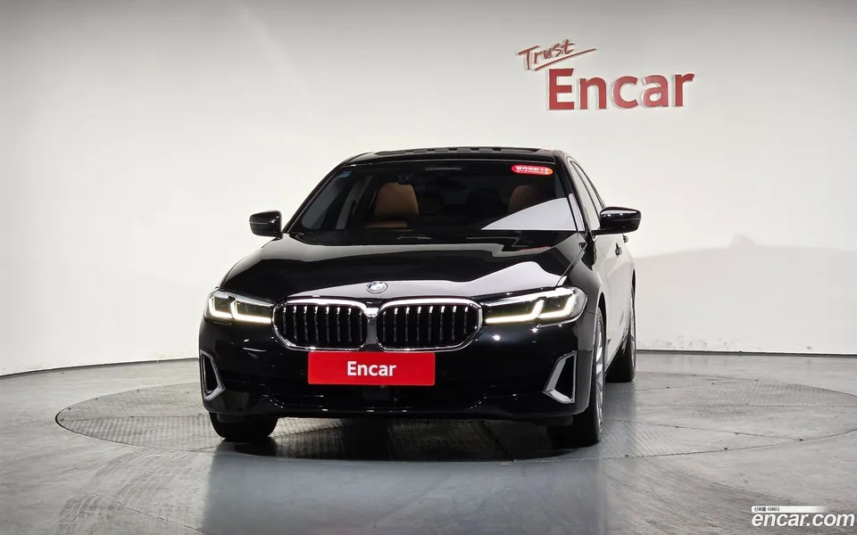 BMW 5 Series 520i 2023 — миниатюра 3