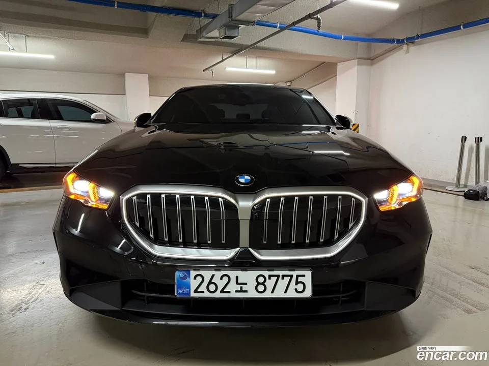 BMW 5 Series 530i xDrive 2025 — фото 1, купить с доставкой в Москву