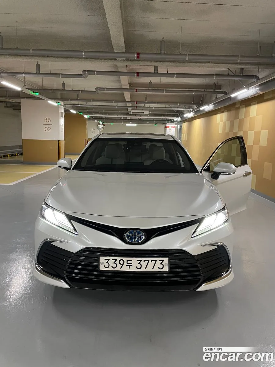 Toyota Camry 2.5 XLE 2024 — миниатюра 3