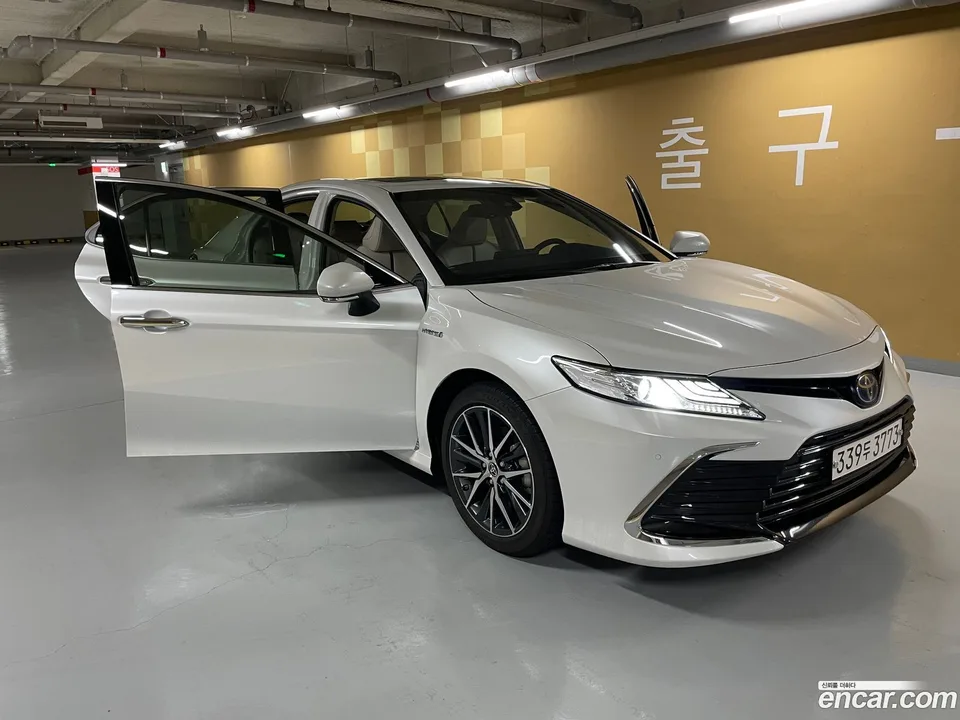 Toyota Camry 2.5 XLE 2024 — миниатюра 5