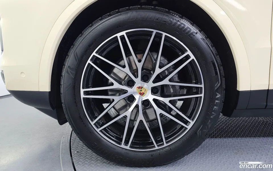 Porsche Cayenne 3.0 2024 — миниатюра 2