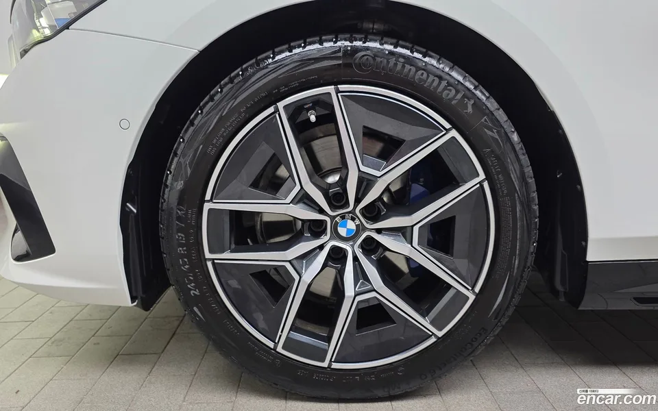 BMW 5 Series 520i M 2025 — миниатюра 2