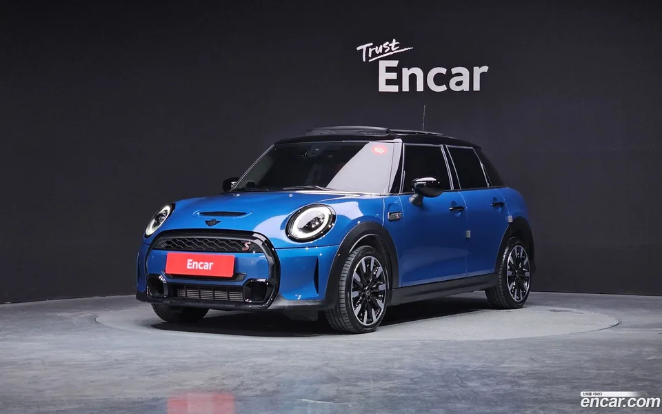 MINI Cooper S 5 2023 — фото 1, купить с доставкой в Москву