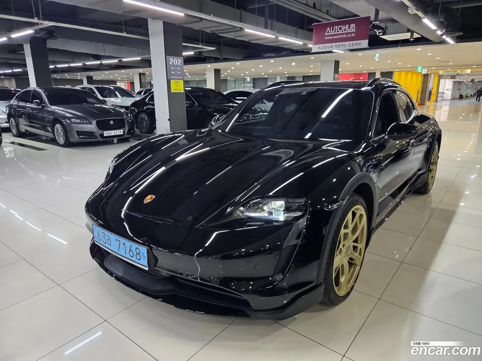 Porsche Taycan 4 2023 — фото 1, купить с доставкой в Москву