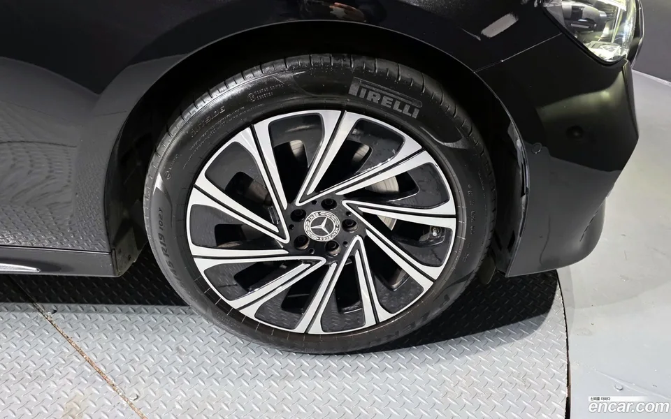Mercedes-Benz E-Class E300 4MATIC 2024 — миниатюра 2